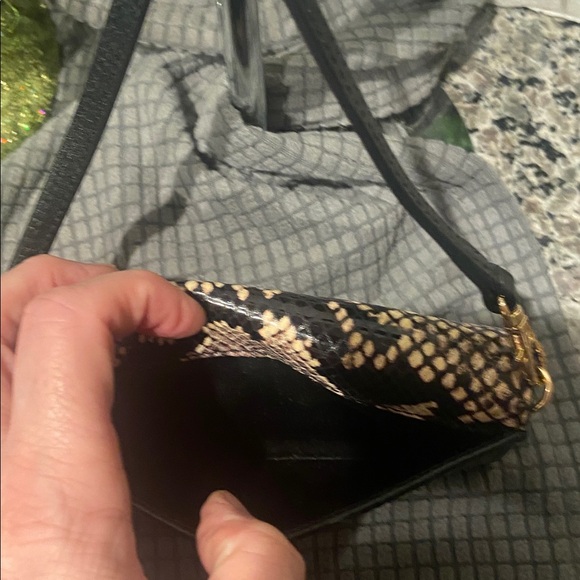 Henri Bendel EUC crossbody/wallet/glasses case - Picture 6 of 16